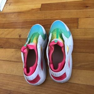 I’m selling custom made huaraches